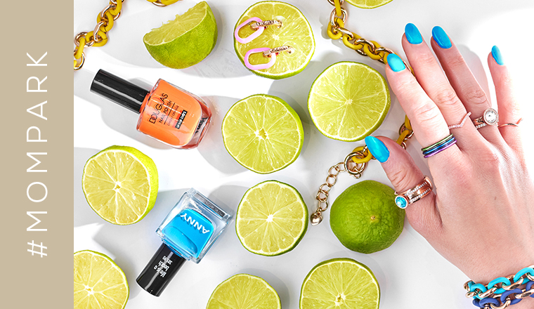 Dazzling nail polishes and summer gleam!